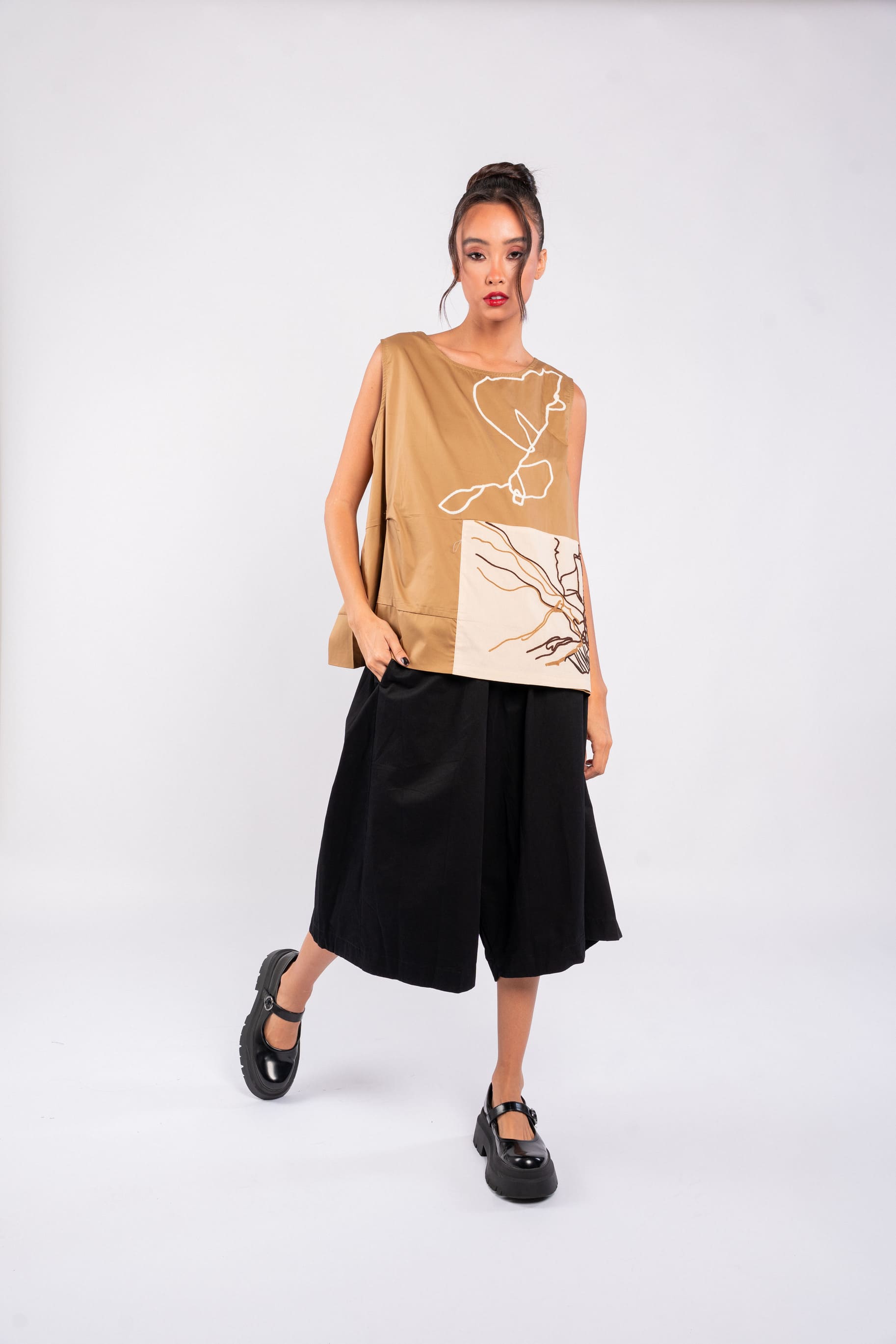 Akari Top